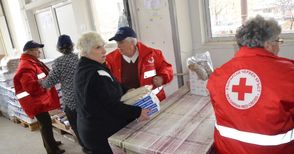 Топъл обяд за деца и хранителни помощи за бедни дава Червеният кръст