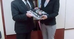 Йордан Борисов дари книги на турски на библиотеката