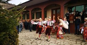 Изба Нисово празнува Зарезан с хора и молебен за добра реколта