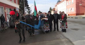 Лозарите в Ряхово сплетоха венец  за кмета на община Сливо поле