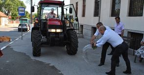 Модерен трактор ще поддържа улиците и градинките в Долапите