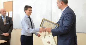 Пламен Бобоков подари 15 супер компютъра на Математическата