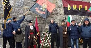 Над 100 русенски войводи от ВМРО развяха байрак на паметника Шипка
