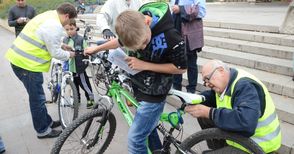 100 велосипеда светнаха след акция на „Вело Русе“