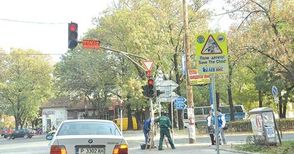 Нов режим на светофара отпушва кръстовището при пазара