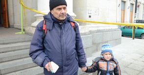 Депутат и винарска изба стоплиха къщата на многодетния татко от Иваново