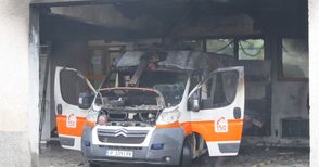 Линейка се запали и изгоря в Спешна помощ