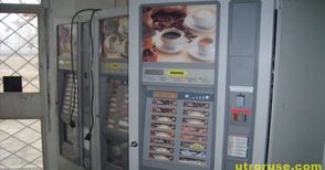 Две наркоманчета разбили кафеавтомат за пари за дрога