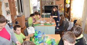 Деца майсториха хранилки за птици за рождения ден на „Русенски Лом“