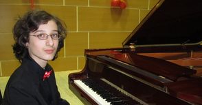 Талантът Николай Димитров свири на гала концерт в „Албърт хол“
