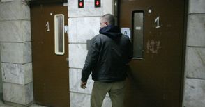 Погват асансьорните  техници за укрити обороти