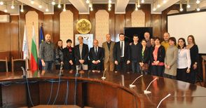 Бивши възпитаници на Училището по изкуствата гостуваха на кмета Стоилов
