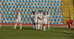 Раденцов и Атанасов в групата за мача с „Кубрат“