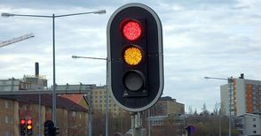 Преминаване на червен и жълт светофар влезе в съда