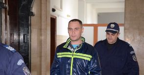 Украинец напъхал фалшиви $6500 до бушоните на буса си