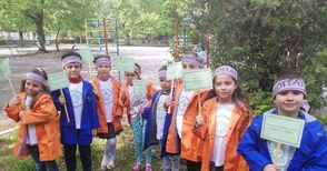 Децата в „Детелина“ садиха цветя и дръвчета за Деня на Земята