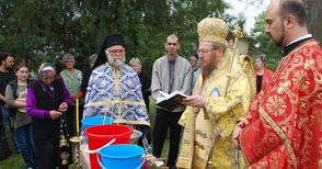 Русенският владика Наум благослови  събора на тракийските дружества