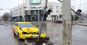 Бъдещо такси пречупи светофар на „Липник“ след хулиганско засичане