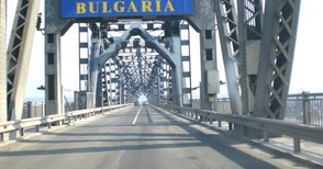 Само по едно платно и с 10 км/ч по Дунав мост до края на 2015