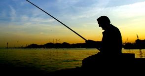 Рибар се прости с 1000 лева и въдица заради забранен търмък