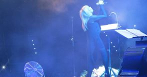 Лили Иванова изтощи микрофона на концерта в „Булстрад Арена“