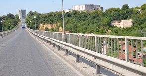 Полицаи спасиха самоубиец на Дъговия мост