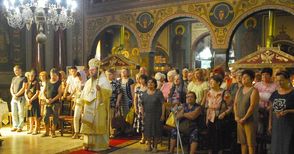 Владиката Наум отслужи празнична литургия в храма „Св.Богородица“