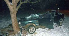 Шофьор загина на място след удар в дърво