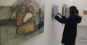 Галерията подреди изложба на дарени миналата година картини