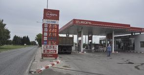 Румънски тираджия тръгнал да гази шеф на бензиностанция