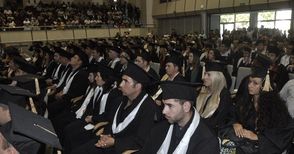 1100 бакалаври и магистри излязоха с дипломи от Канев център