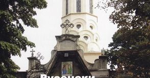 Книга разказва за храма  „Св.Троица“ и неговия хор