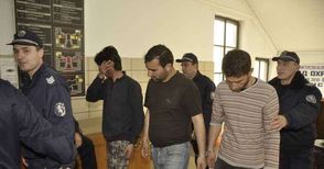 Тримата изнасилвачи от Баниска пуснати под домашен арест