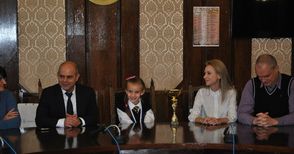 Дядо Коледа донесъл първия шах на световната медалистка Диляна Иванова