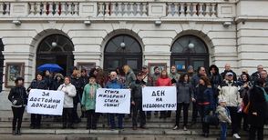 Солисти, хористи и оркестранти от операта излязоха на протест