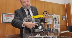 Първият училищен 3D принтер проходи с малка бяла катеричка