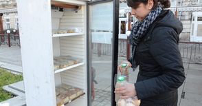 Емигранти сложиха хладилник с безплатна храна за бедни в Русе