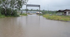 Напорен тръбопровод слага край  на наводненията край Дунав мост