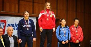 Елина Васева прегази с туш световна медалистка на държавното по борба