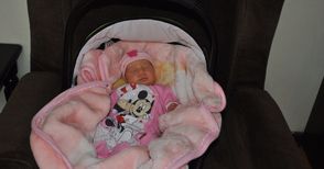 Кметът ориса първото бебе за годината в Русе Валентина