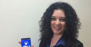 Чаровна програмистка спечели  смартфон от лотарията на НАП