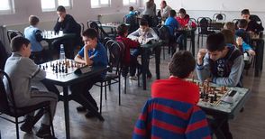 Първи победители в турнира по шахмат на Младежкия дом