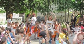 250 деца от градина „Слънце“ си направиха щура дискотека