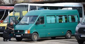 Пътници по линията Варна-Русе: Бус с 19 места вози 21 човека