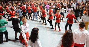 „Русчуклийска среща“ събра 1200 танцьори на голям общ хоровод