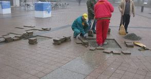 Започна поредният ремонт на площада