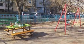 Детска площадка в „Здравец“ отново превърната в пивница