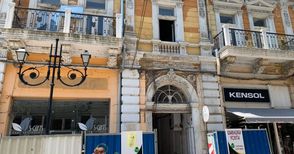 Тръгна реставрацията на архитектурното бижу срещу бившия хотел „Балкан“