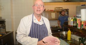 Месарят от Манчестър Тери Гилиган учи русенци как се яде месо по английски