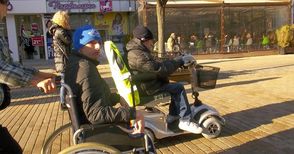 Шествие с инвалидни колички мина  от гарата до Русенския университет